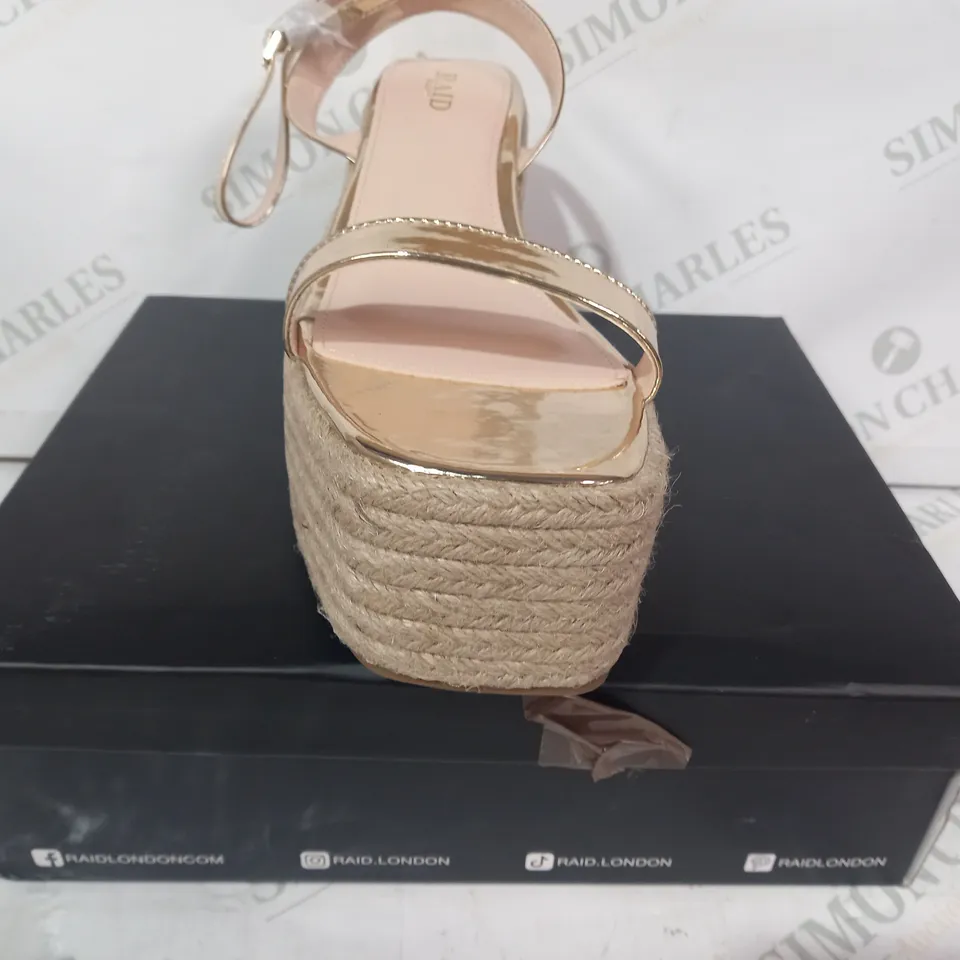 BOXED PAIR OF RAID WIDE FIT REMINGTON PLATFORM SANDALS IN METALLIC GOLD UK SIZE 9
