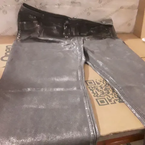BOXED BRAND NEW JDWILLIAMS DENIM METALIC WIDE JEANS SIZE 24R SILVER COLOUR APPROXIMATELY 7 PIECES 
