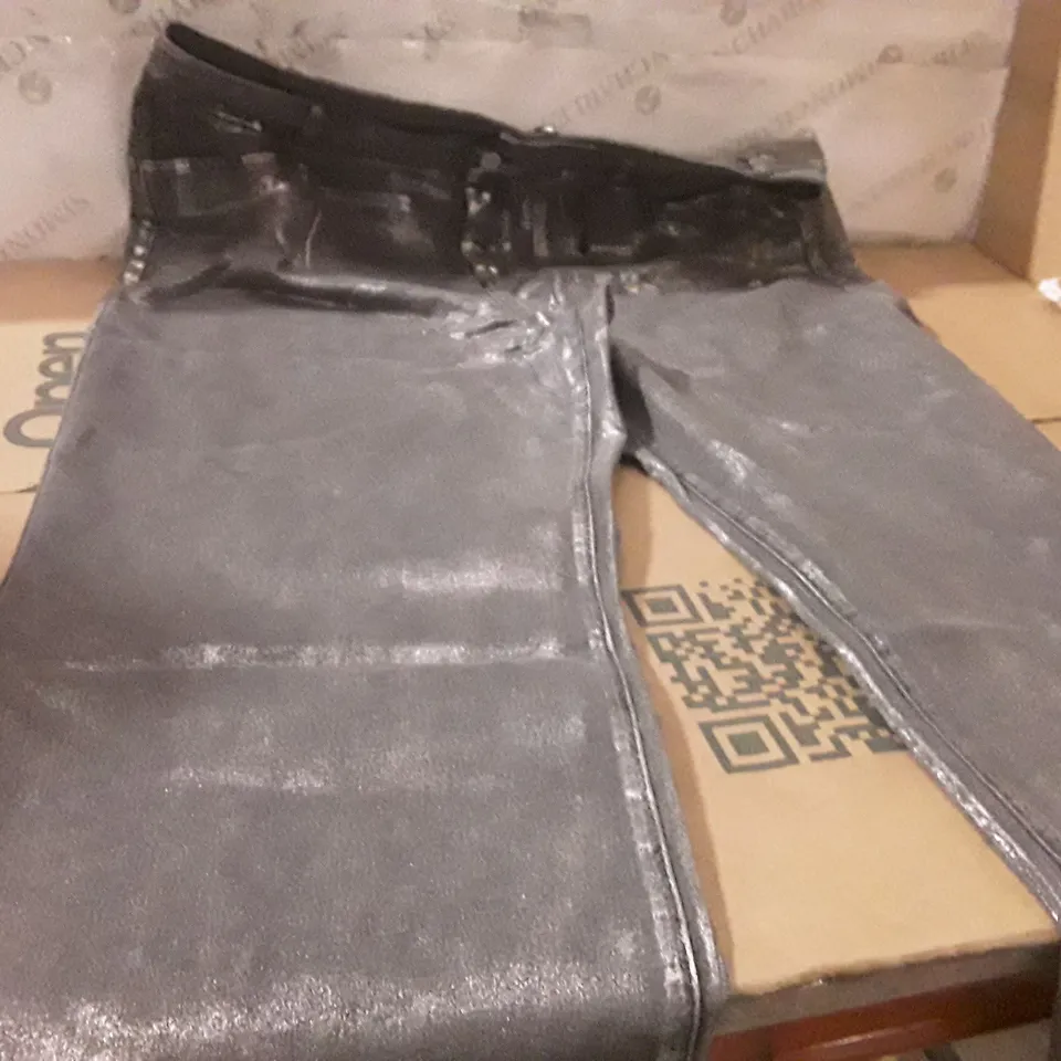 BOXED BRAND NEW JDWILLIAMS DENIM METALIC WIDE JEANS SIZE 24R SILVER COLOUR APPROXIMATELY 7 PIECES