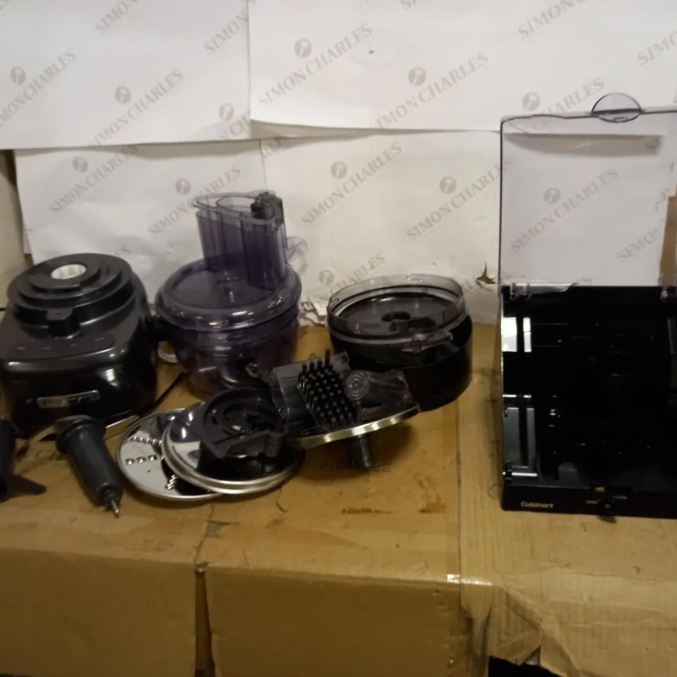 CUISINART BLENDER AND ACCESSORIES 