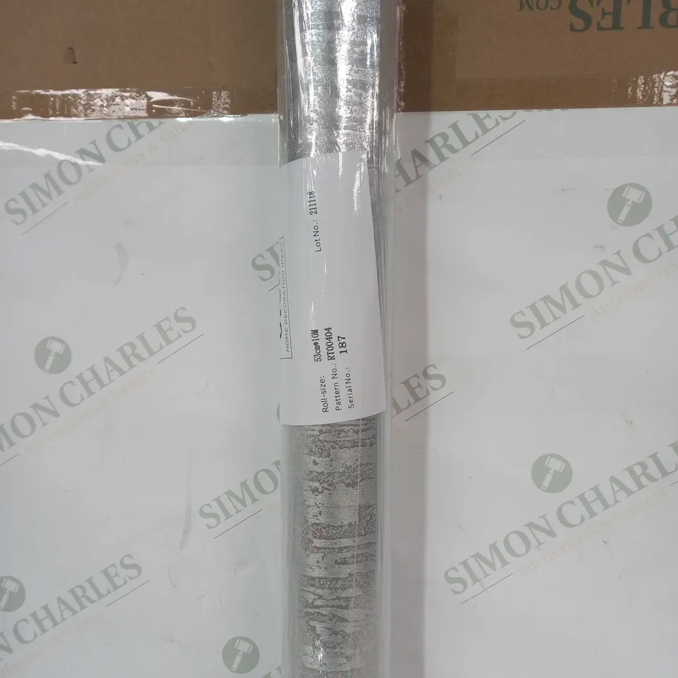 OVOIN ROLL OF WALLPAPER IN METALLIC SILVER COLOUR