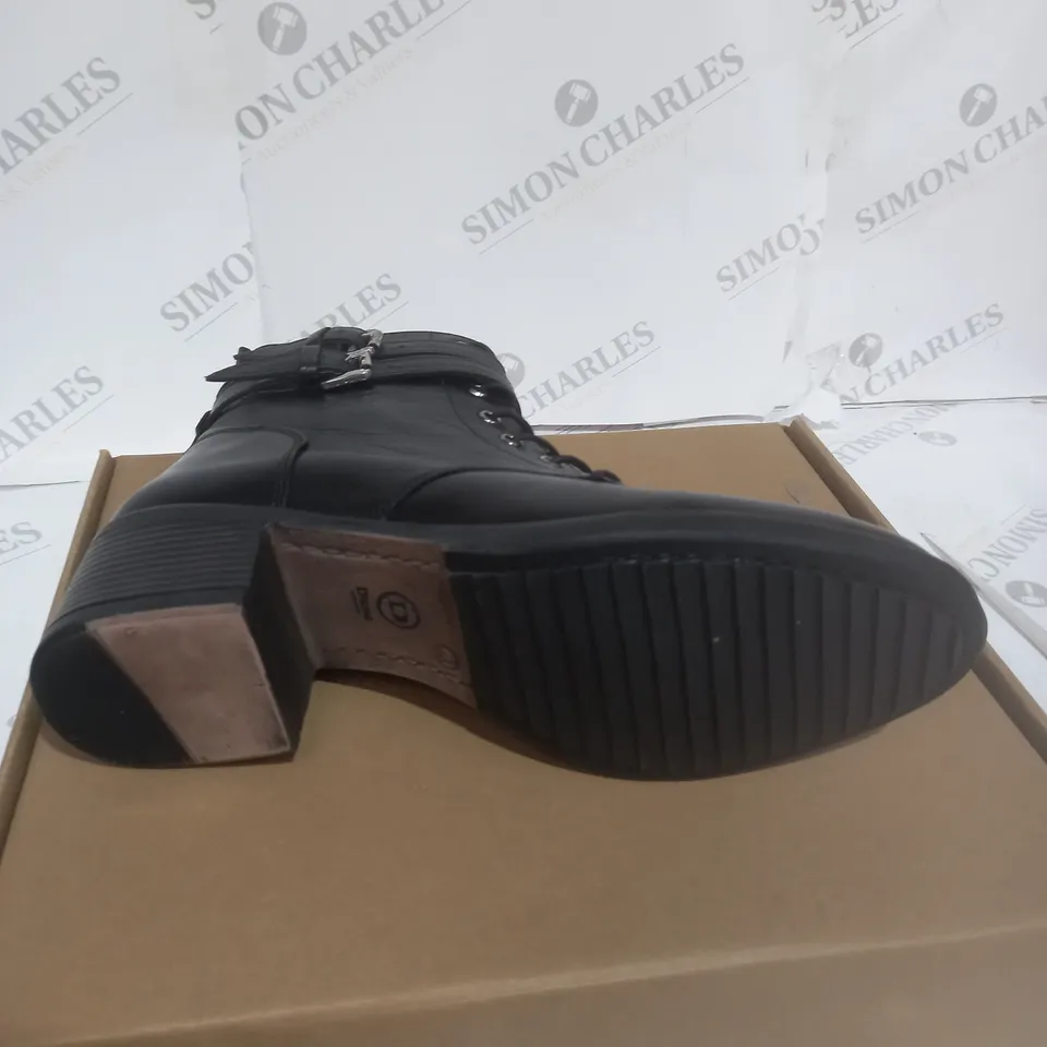 BOXED PAIR OF DUNE PAXAN BOOT BLACK LEATHER SIZE 7