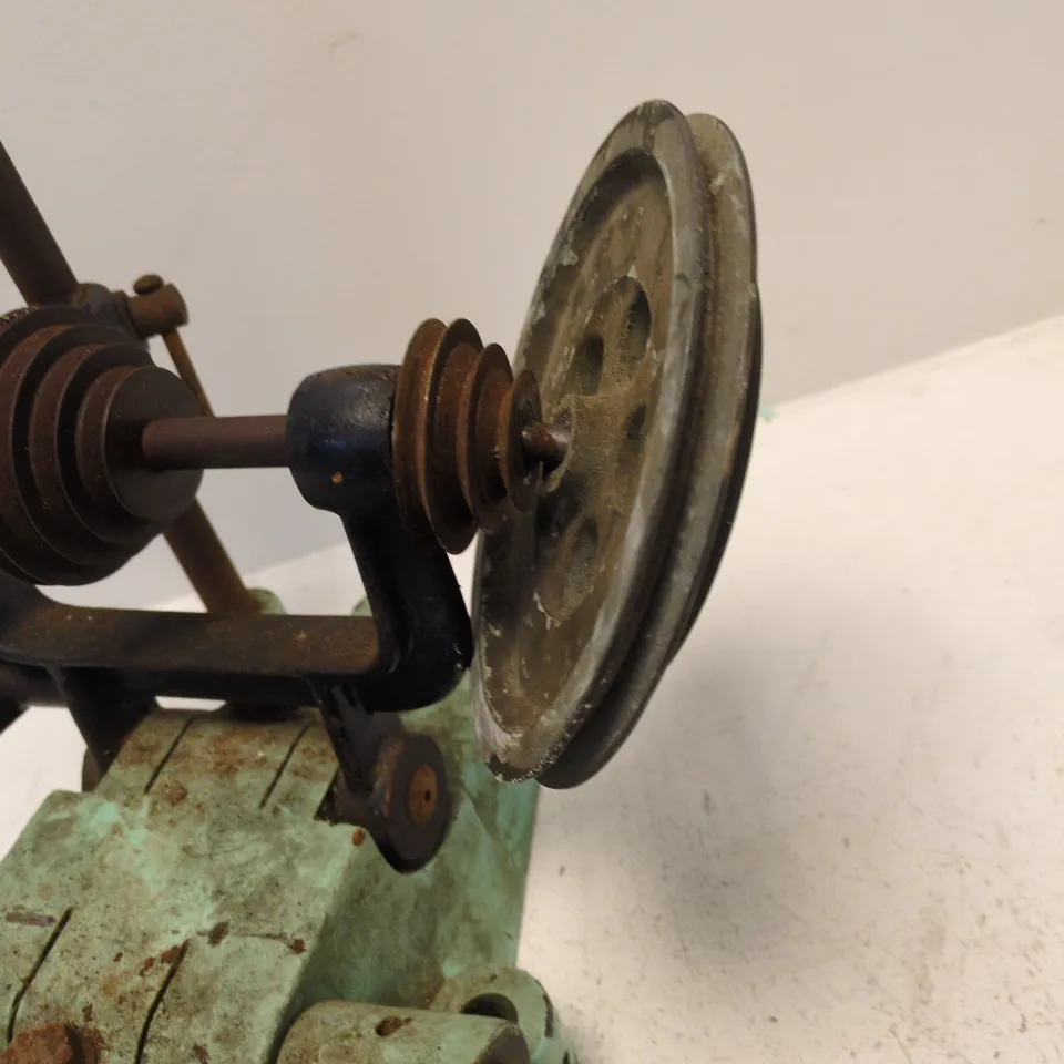 VINTAGE HAND-CRANKED WORKSHOP TOOL WITH FLYWHEEL, GREEN BASE