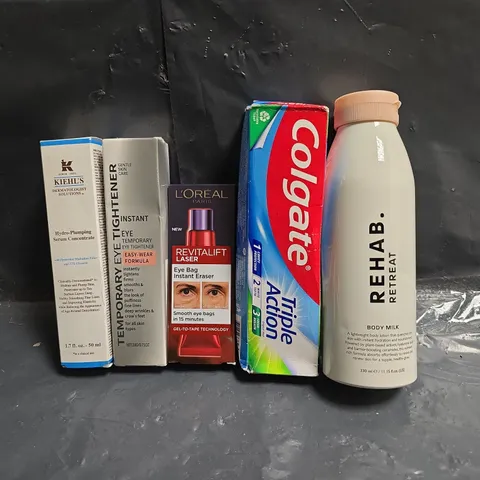 APPROXIMATELY 15 ASSORTED COSMETIC PRODUCTS TO INCLUDE COLGATE, L'ORÉAL, ETC