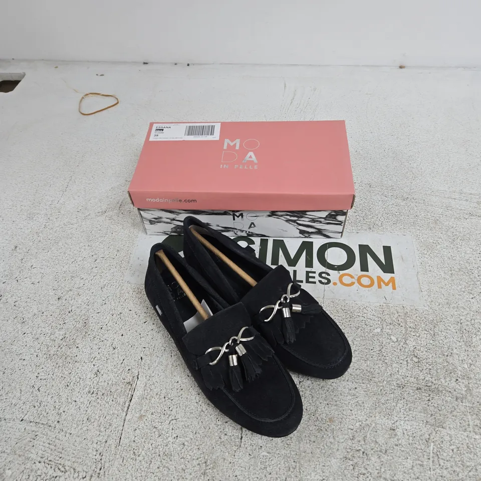 MODA IN PELLE ESSANA NAVY SUEDE MOCCASINS – UK 6 (EU 39) CHAIN & TASSEL DETAIL