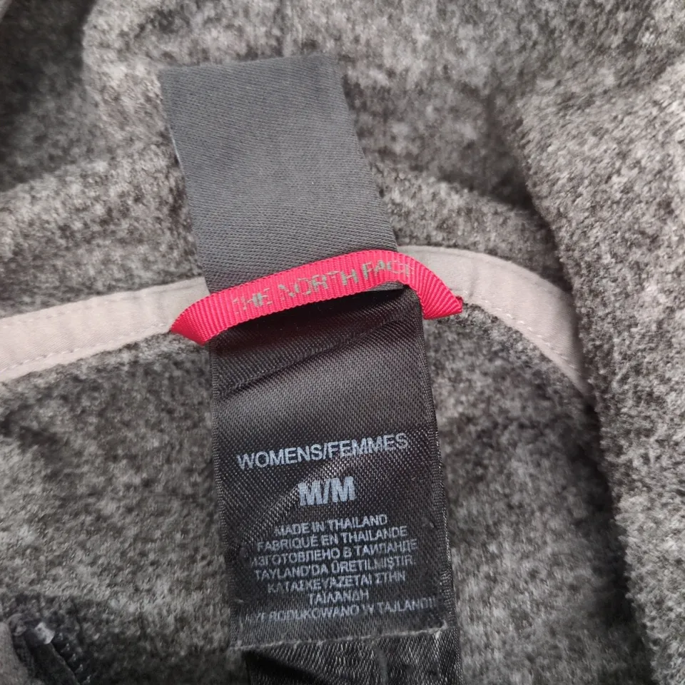 THE NORTH FACE WOMEN'S FLEECE JACKET – GREY