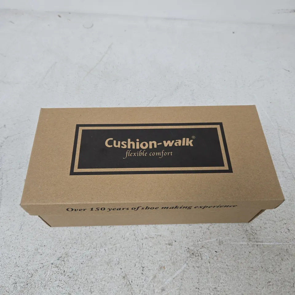 CUSHION-WALK KHLOE WHITE SANDALS – UK 4