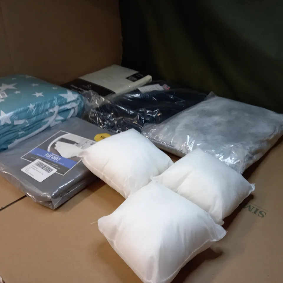 LARGE BOX OF APPROXIMATELY 20 ASSORTED HOUSEHOLD ITEMS TO INCLUDE: TINY CUSHIONS, PACKAGED BED SHEETS, RUCKSACK