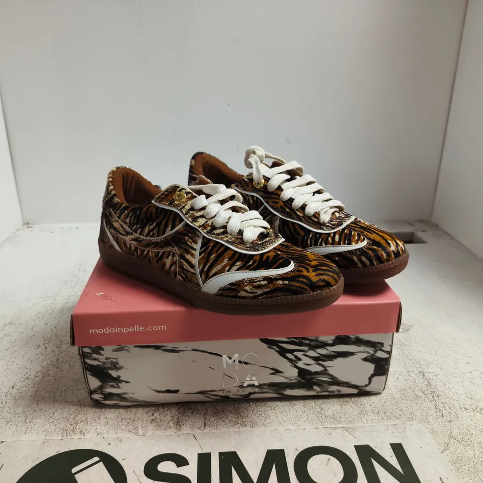 MODA IN PELLE TIGER PRINT SNEAKERS – WOMEN'S, WHITE LACES SIZE 41 BOXED