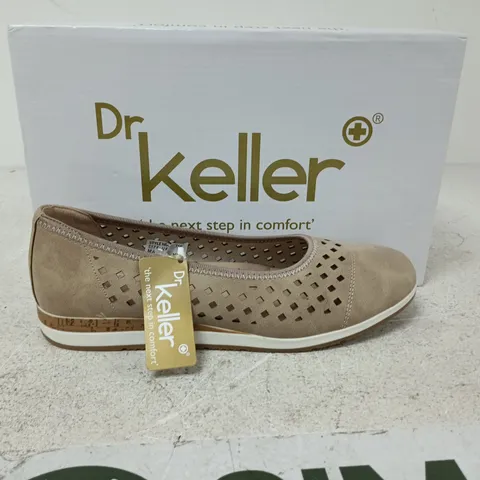 BOXED PAIR OF DR KELLER JILLY SHOES IN BEIGE - SIZE 7
