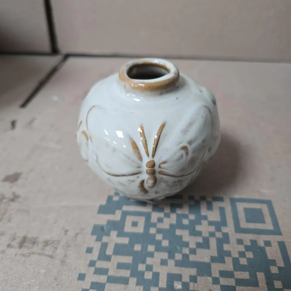 BOX OF APPROXIMATELY 6 PORCELAIN VASE - TAUPE BUTTERFLY BUD