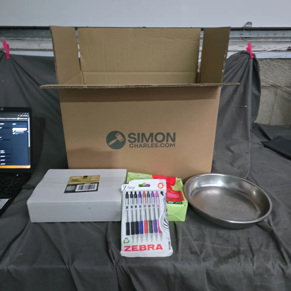 APPROXIMATELY 15 ITEMS OF ASSORTED STATIONERY BUNDLE: ZEBRA PEN SET, WHITE BOX AND METAL DISH.