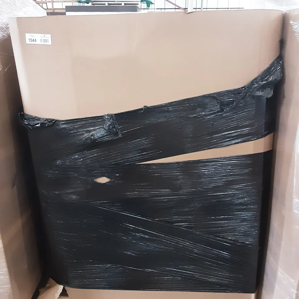 LARGE PALLET OF ASSORTED HOMEWARE ITEMS TO INCLUDE PORTABLE COOLERS, CLOCKS, STAND MIXERS ETC 