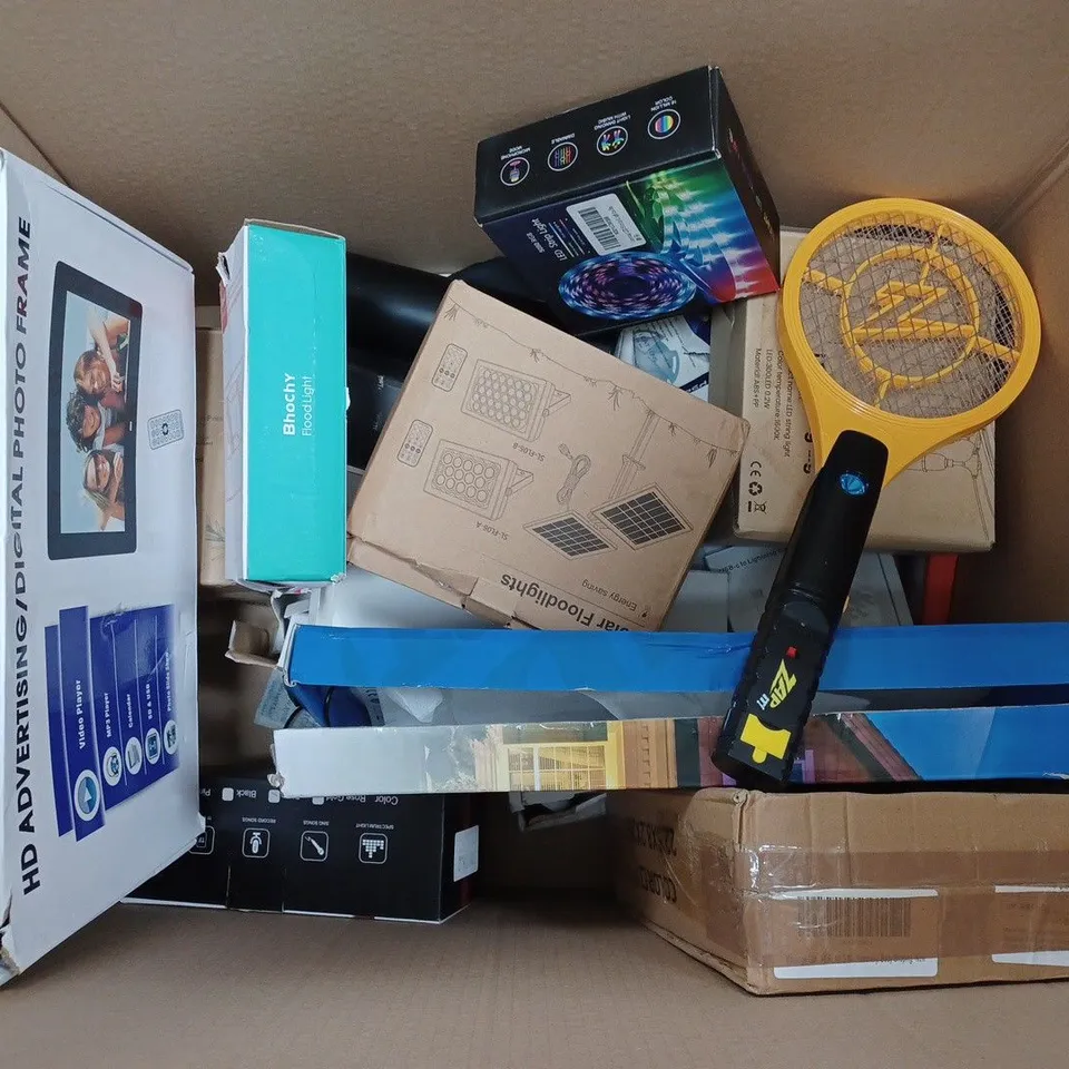 BOX OF APPROX 15 ASSORTED ITEMS TO INCLUDE -5050RGB LED STRIP LIGHT - SOLAR FLOOD LIGHT - FLINTRONIC 500ML LED TRAVEL ECT