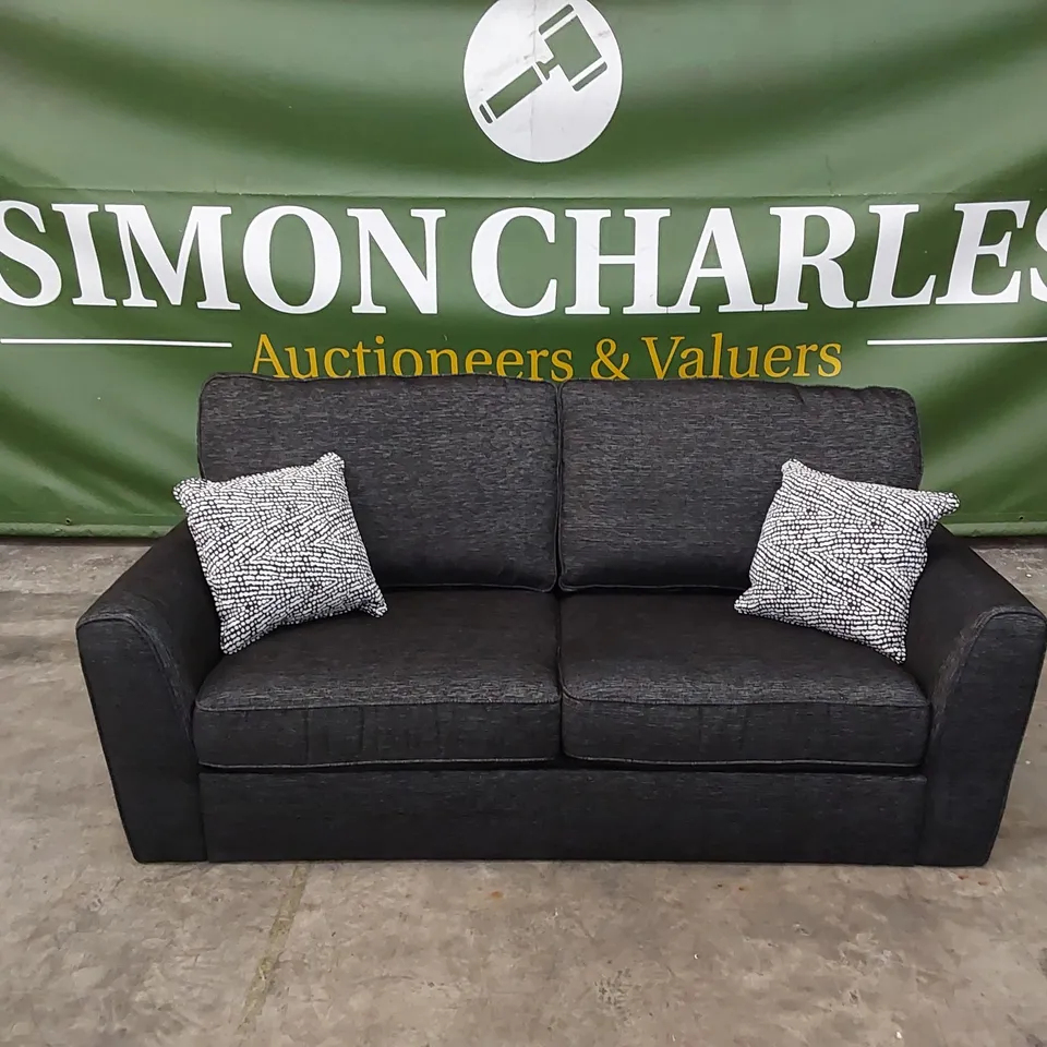 QUALITY DESIGNER SMALL 3 SEATER FABRIC UPHOLSTERED SOFA WITH SCATTER CUSHIONS