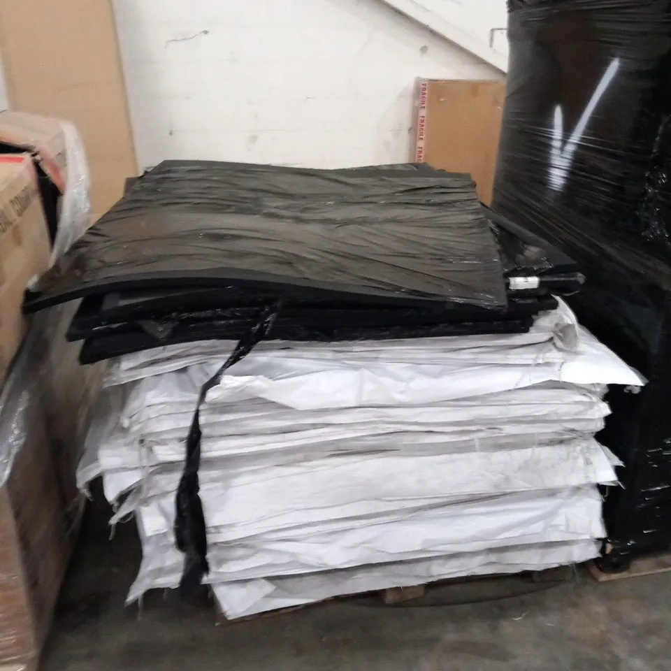 PALLET OF APPROXIMATELY 60 RUBBER FLOORING TILES (GYM) - 100CM X 100CM X 15MM 