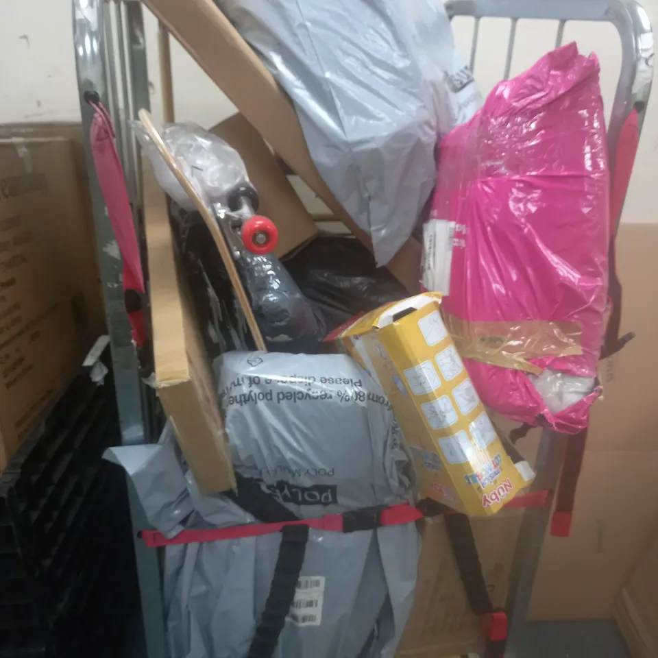CAGE OF APPROX 10 ASSORTED ITEMS TO INCLUDE - SKATEBOARDS , BEDDING , ETC  