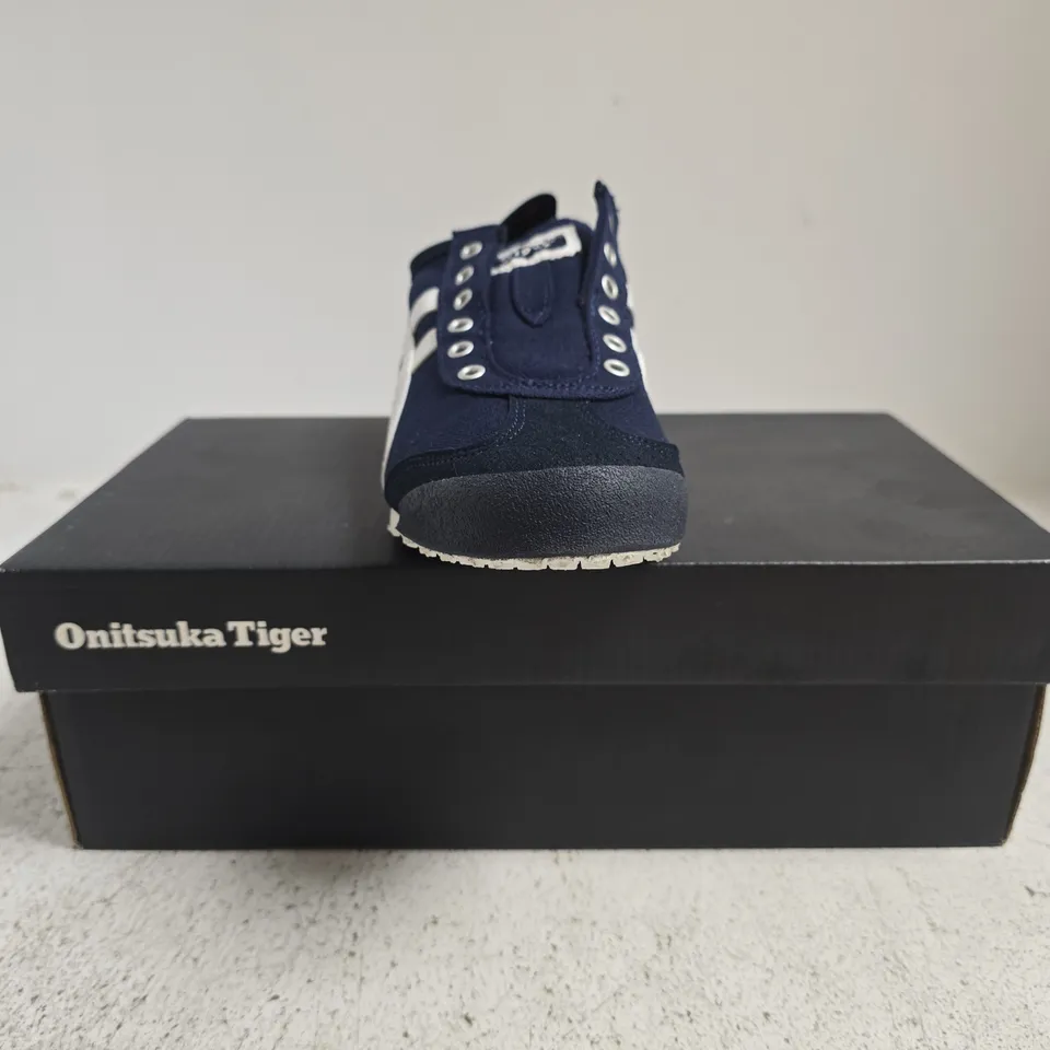 BOXED PAIR OF ONITSUKA TIGER TRAINERS IN NAVY/WHITE SIZE 3.5