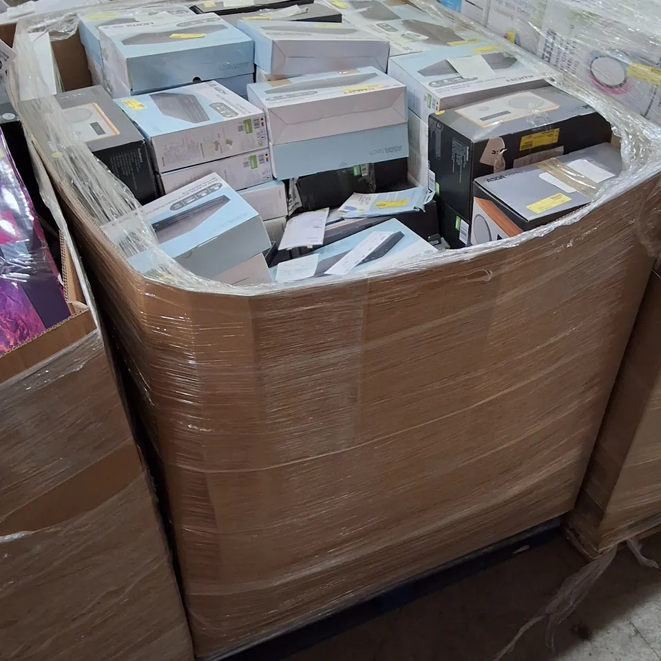 PALLET CONTAINING ASSORTED ELECTRICAL RETURNS INCLUDING DVD PLAYERS, OUTDOOR PAN/TILT SECURITY WIFI CAMERA, DAB+/FM RADIOS & ASSORTED CABLES
