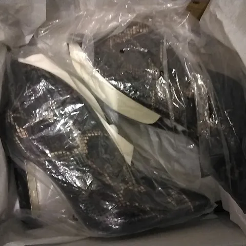 3 SHOE BOXES OF VIONIC SHOES INCLUDING ROSE JOJO OMBRE TRAINERS SIZE 8, HONOR DAYNA GREY LOAFERS SIZE 5.5, MIP WELDI BOOTIE BERRY SNAKESKIN SIZE 5