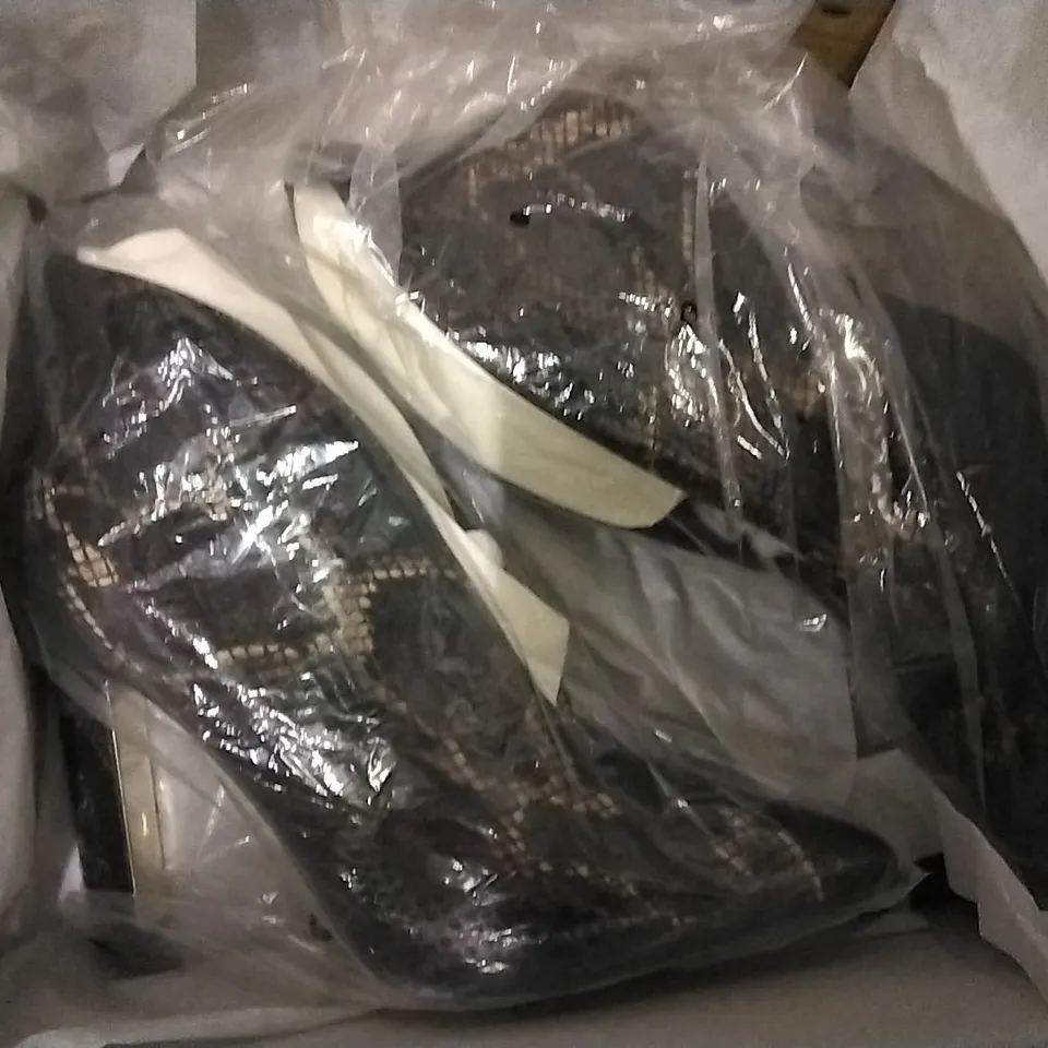 3 SHOE BOXES OF VIONIC SHOES INCLUDING ROSE JOJO OMBRE TRAINERS SIZE 8, HONOR DAYNA GREY LOAFERS SIZE 5.5, MIP WELDI BOOTIE BERRY SNAKESKIN SIZE 5 