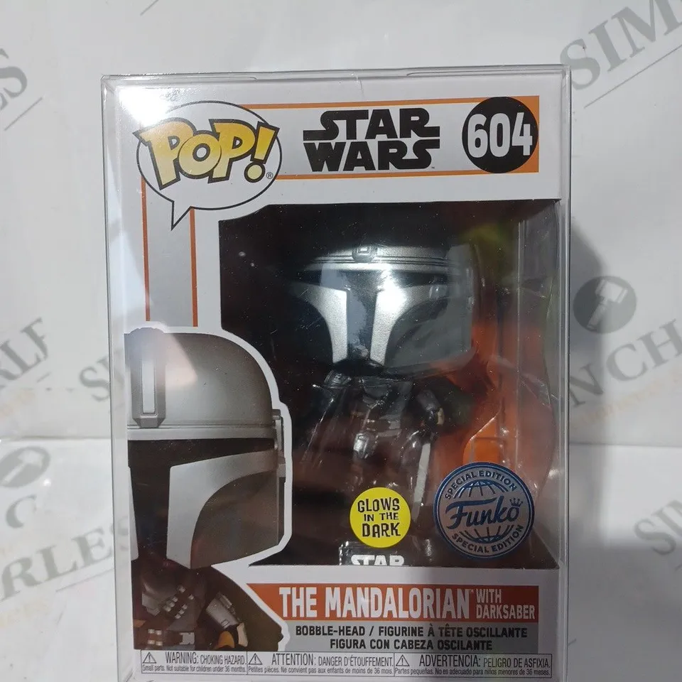 FUNKO POP STAR WARS 604 - THE MANDALORIAN WITH DARKSABER COLLECTIBLE BOBBLE-HEAD