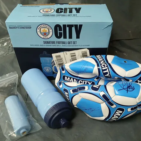 BOXED MANCHESTER CITY SIGNATURE FOOTBALL GIFT SET 