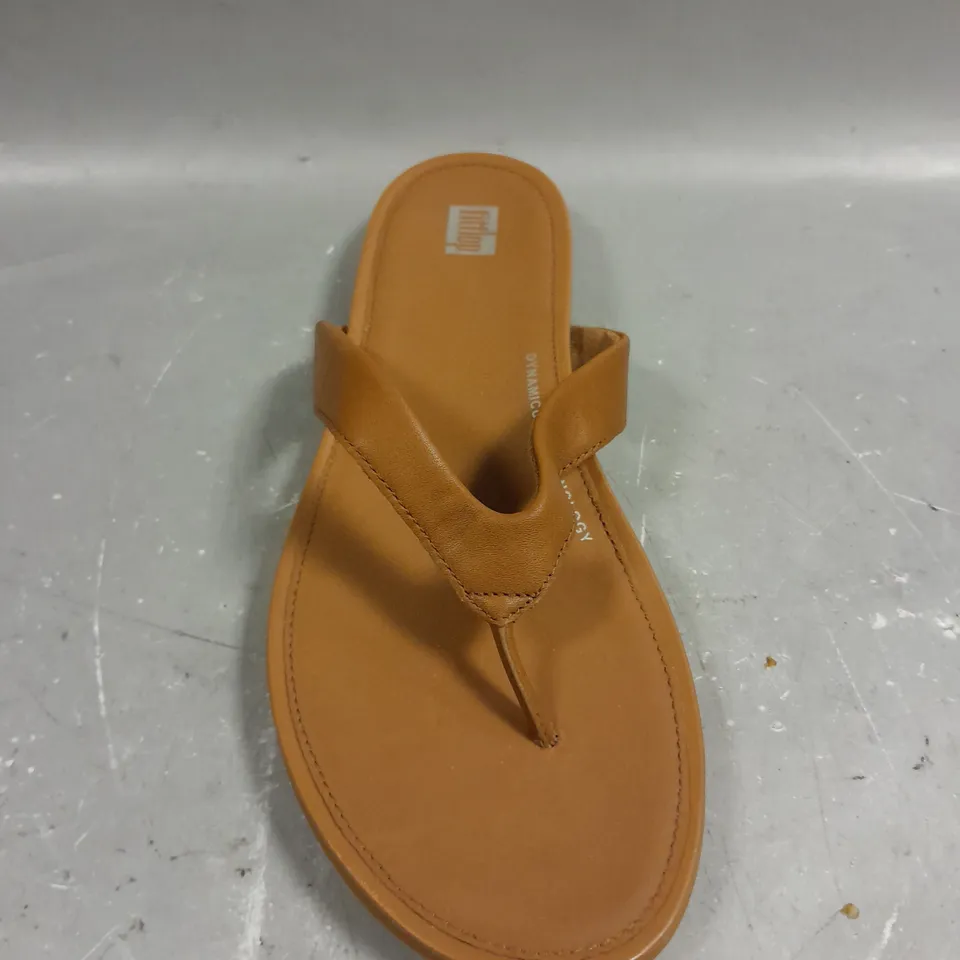 PAIR OF FITFLOP GRACIE LEATHER FLIP FLOPS IN LIGHT TAN - 6