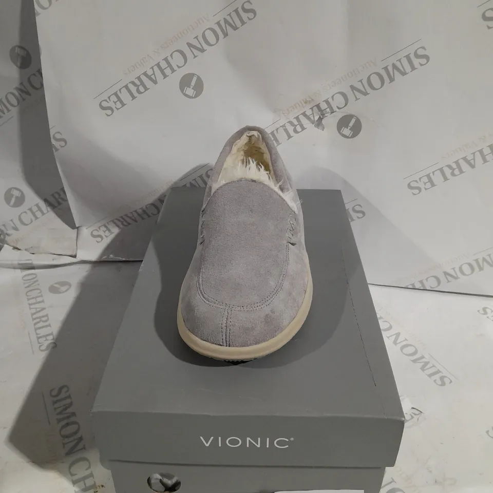 BOXED PAIR OF VIONIC SLIPPERS - UK SIZE 4