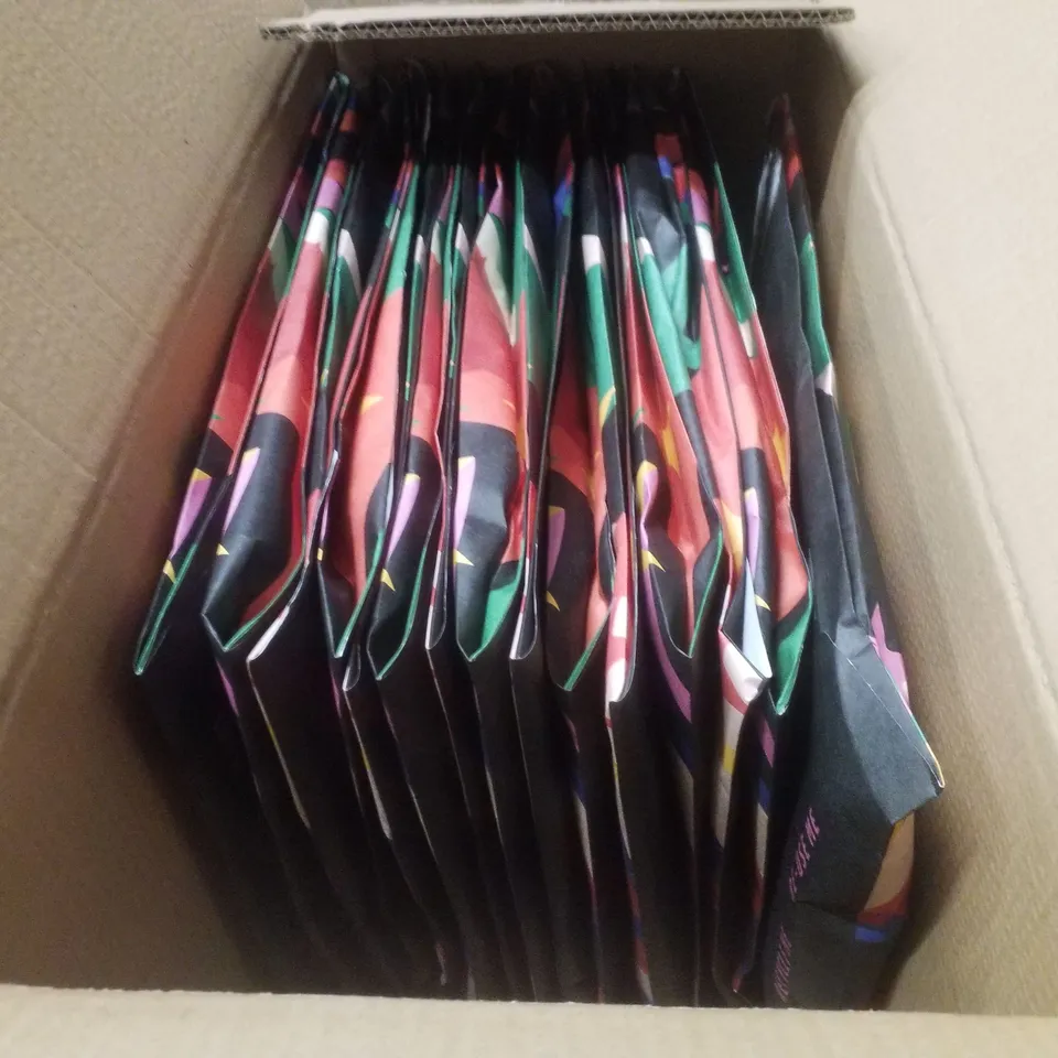 BOX CONTAINING APPROXIMATELY 15 BRAND NEW SIMPLY BE GOLD DENIM MINI SKIRTS - SIZE 20