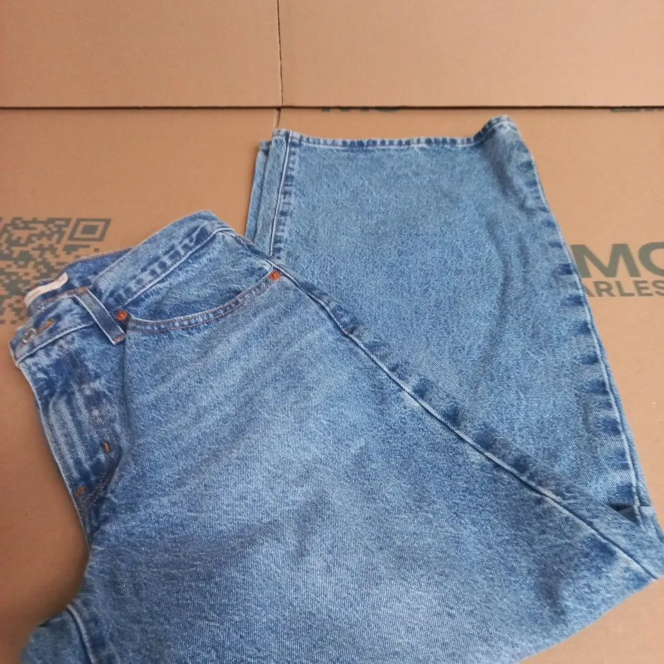 LEVI FLARED DENIM JEANS SIZE 27