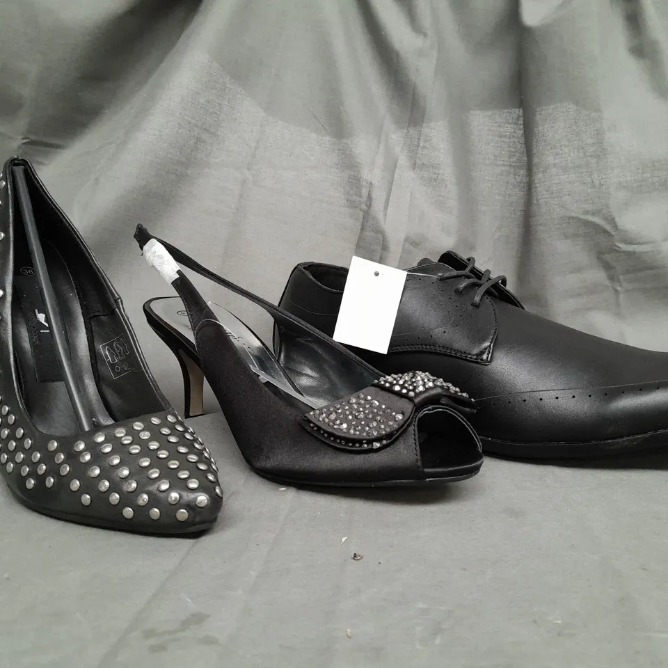 BOX OF APPROX 10 ASSORTED SHOES IN VARIOUS COLOURS & SIZES 