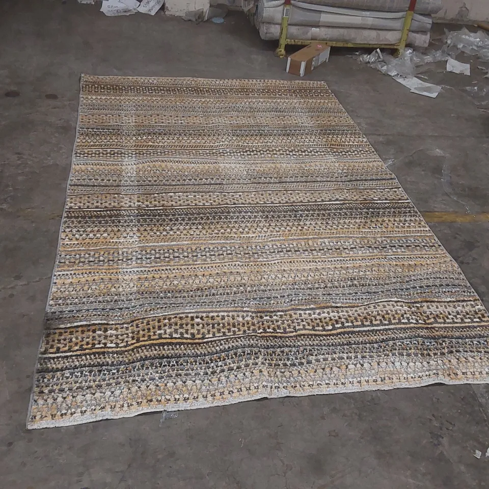 QUALITY DESIGNER PATTERNED RUG - APPROXIMATELY 300 x 193cm