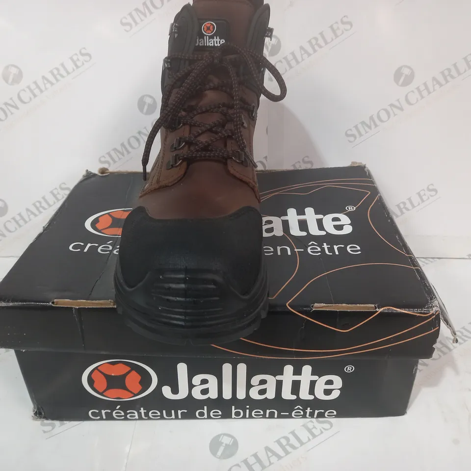 BOXED PAIR OF JALLATTE ANKLE PROTECTOR BOOTS IN BROWN/BLACK SIZE 10.5