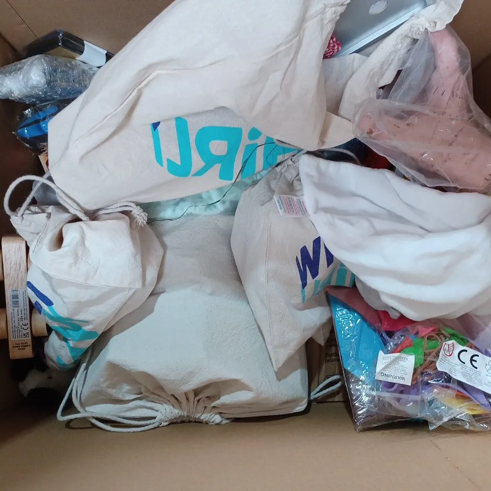 BOX OF APPROX 25 ASSORTED TOYS TO INCLUDE - SMART GAMES THREE LITTLE PIGGIES - SUPER DEFORMATION TOP DIY - HARRY POTTER JIGSAW PUZZLE ECT