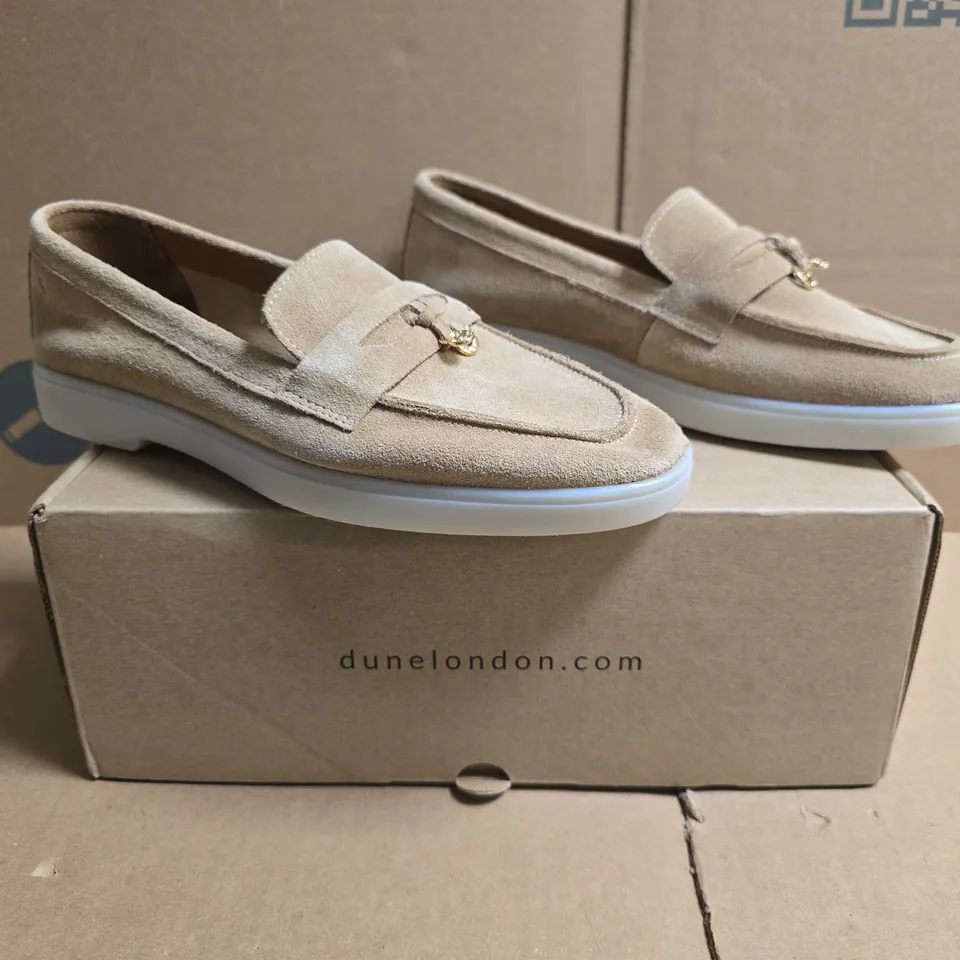 BOXED PAIR OF DUNE LONDON 130 GRINNIN UNLINED SUEDE LOAFERS IN SAND SIZE UK 6