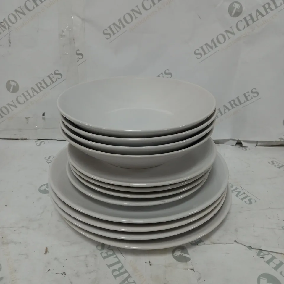 BRAND NEW BOXED CESIRO 12 PIECE PORCELAIN DINNERWARE SET IN GLOSSY WHITE TO INCLUDE LARGE PLATES, SMALL PLATES AND BOWLS - COLLECTION ONLY