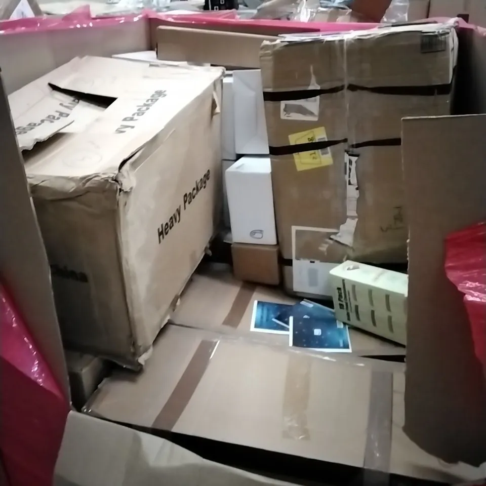 PALLET OF ASSORTED HOUSEHOLD GOODS AND PRODUCTS TO INCLUDE; GAMING CHAIR, RAZOR BLADE PACKS, MOSQUITO KILLER LAMP, THROW BLANKET ETC