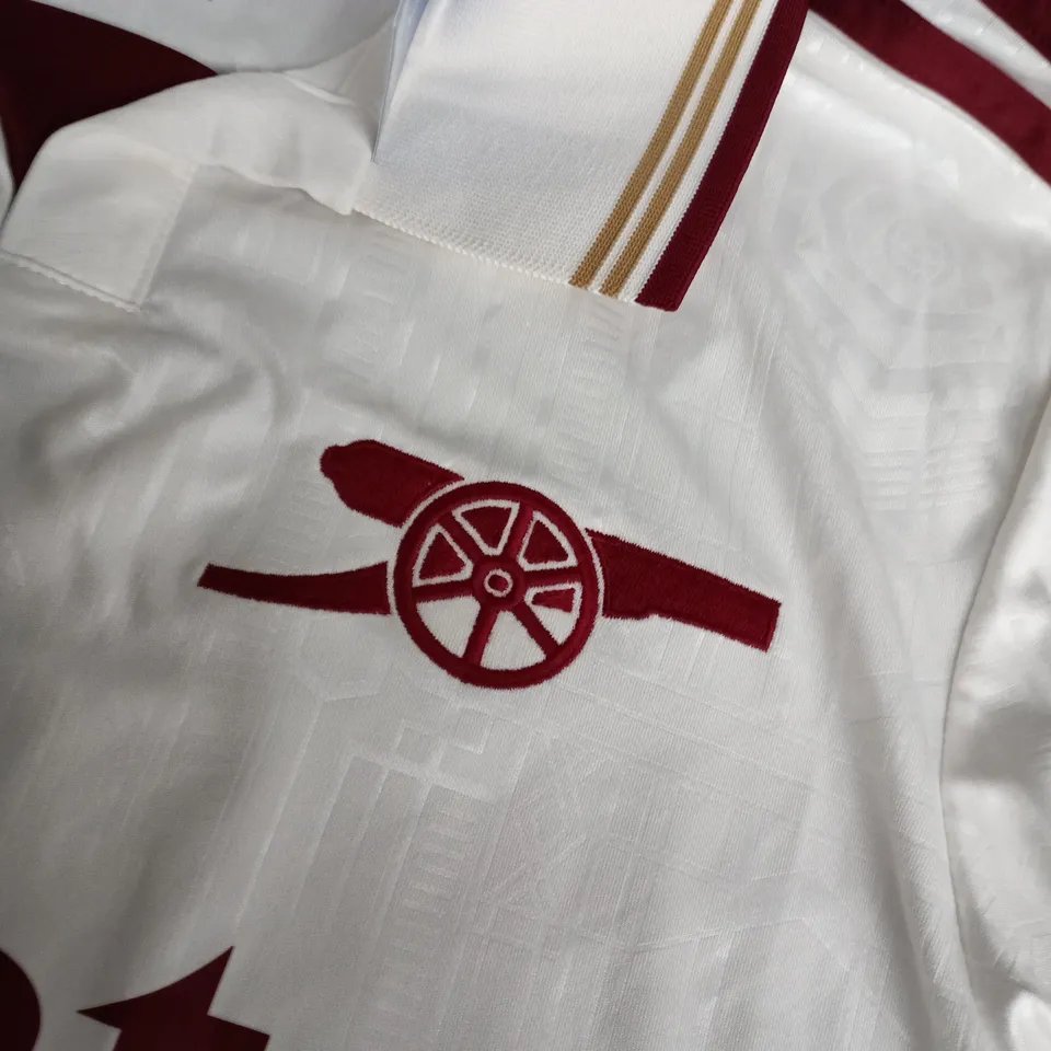 ARSENAL FC ADIDAS FOOTBALL SHIRT – EMIRATES FLY BETTER – WHITE – UK SIZE S