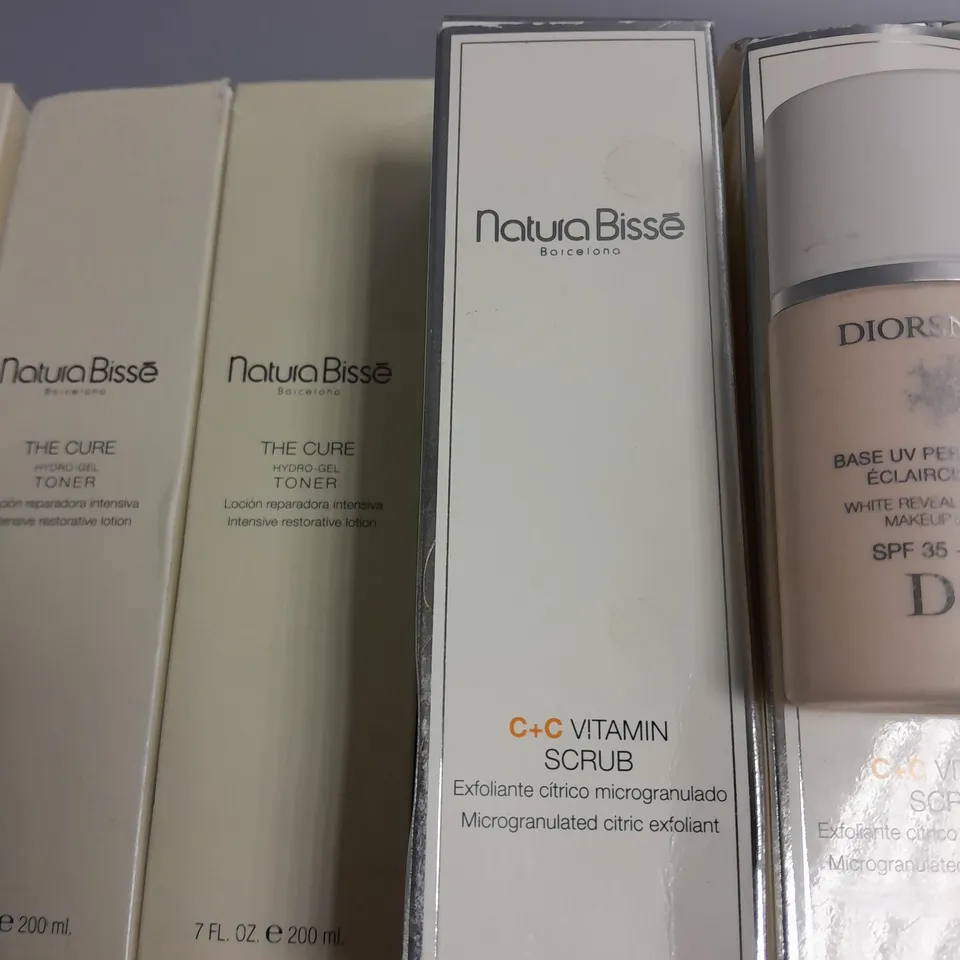 LOT OF 27 ASSORTED BEAUTY ITEMS TO INCLUDE NATURA BLISSE VITAMIN SCRUB, THE CURE TONER AND DIOR MAKEUP UV BASE