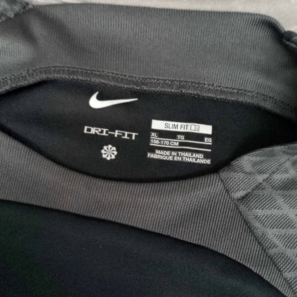 NIKE DRI-FIT SLIM FIT SHORT-SLEEVE TOP – MEN'S XL, BLACK WITH GREY SLEEVES