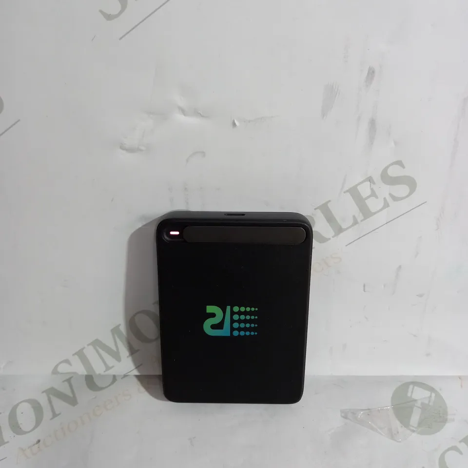 RUSH CHARGE 5000MAH MAGNETIC PORTABLE CHARGER WITH 3 IN 1 CHARGING CABLE