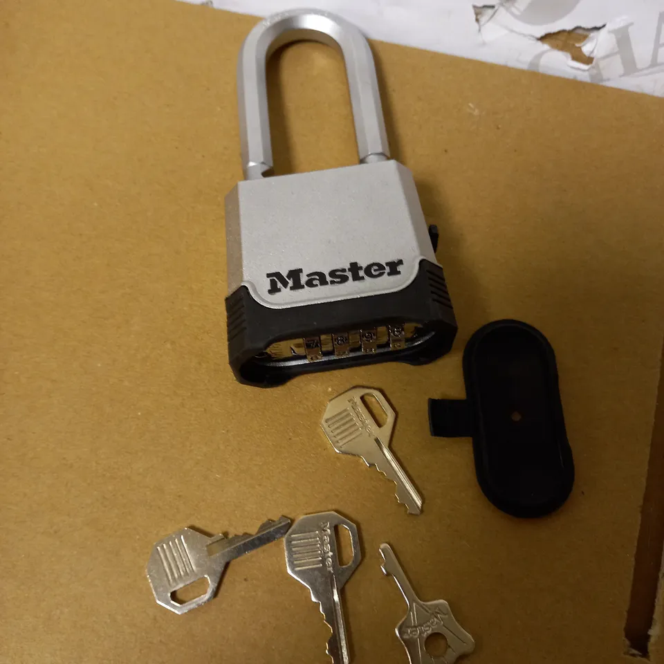 MASTER LOCK HEAVY DUTY PADLOCK 