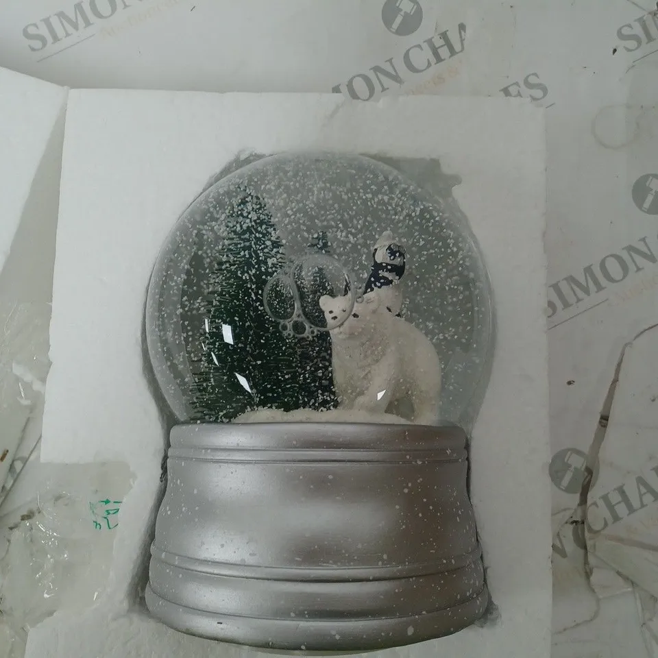 BOXED OUTLET SANTA EXPRESS CHRISTMAS CHARACTER MUSICAL WATER SPINNER - POLAR BEAR