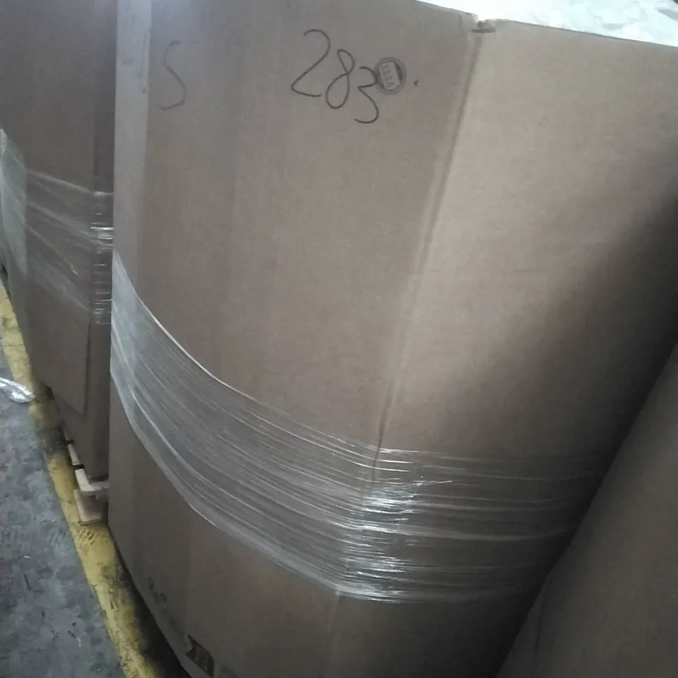 PALLET CONTAINING A LARGE QUANTITY OF PILLOWS, SIMILAR RELATED ITEMS ETC
