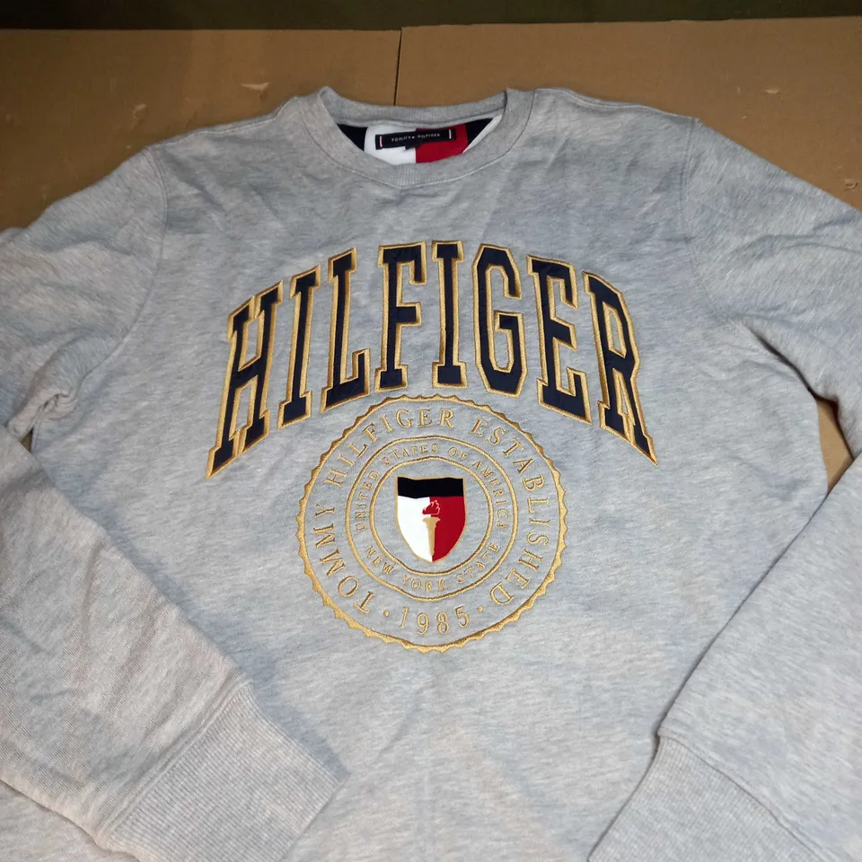 TOMMY HILFIGER SWEATSHIRT SIZE M