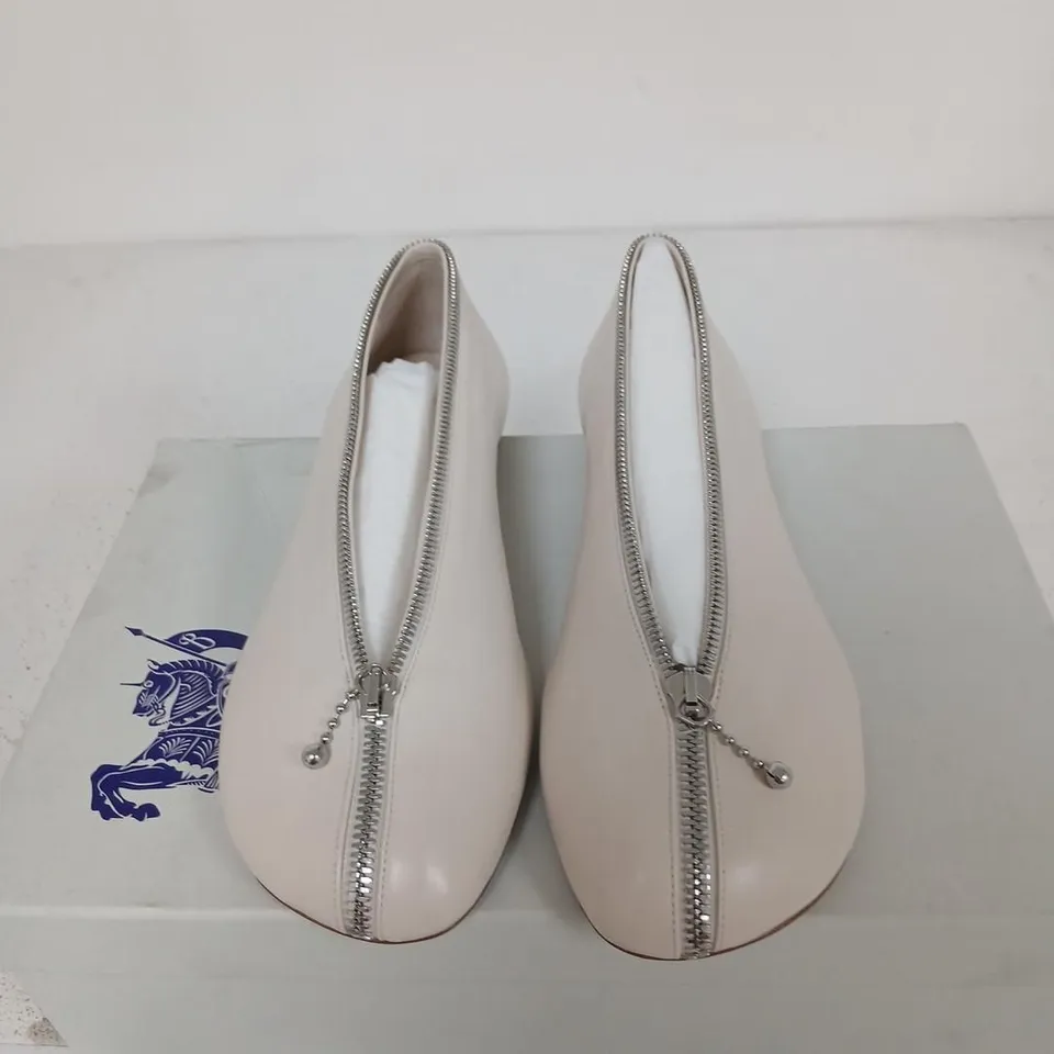 BURBERRY LEATHER FLAT SHOES ON LEATHER SOLE – BEIGE, WOMEN’S UK 2 (EUR 35)