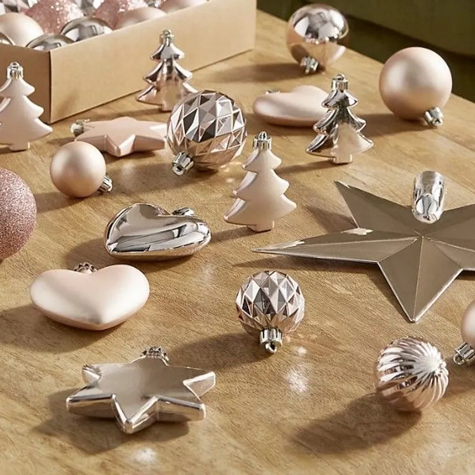 BRAND NEW NEW BOXED PACK OF 60 CHRISTMAS BAUBLE SET