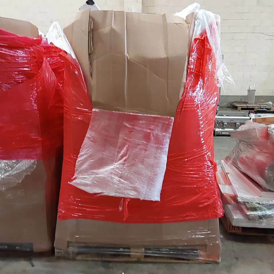 PALLET OF ASSORTED ITEMS INCLUDING: OFFICE CHAIR, BAMBOO GARMENT LAUNDRY RACK, ELECTRIC WAX MELTER,10L MINI FRIDGE, DANCE MAT, RUGS