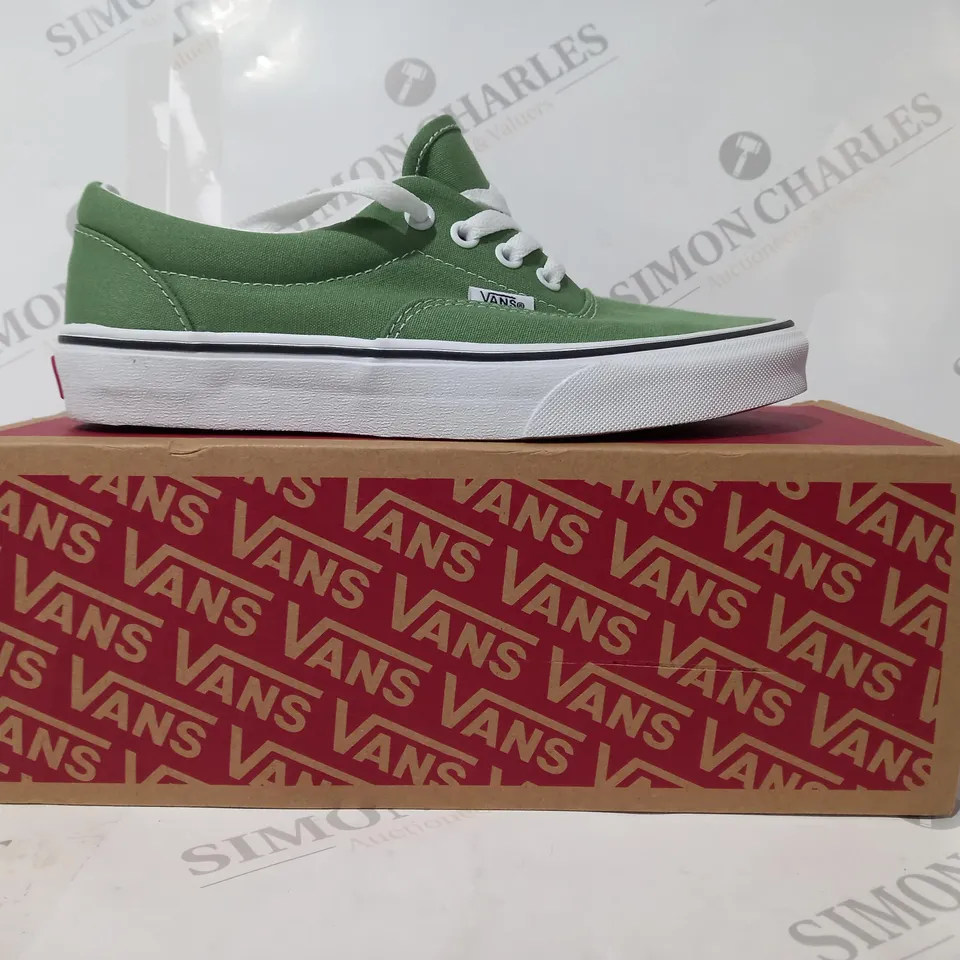BOXED PAIR OF VANS ERA SHOES IN GREEN/WHITE UK SIZE 5